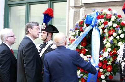 President of the Republic of Slovenia Dr Danilo Türk, President of the Italian Republic Giorgio Napolitano and President of the Republic of Croatia Dr Ivo Josipović lay a wreath at the memorial plaque on the Narodni dom facade (photo: Tina Kosec/STA)