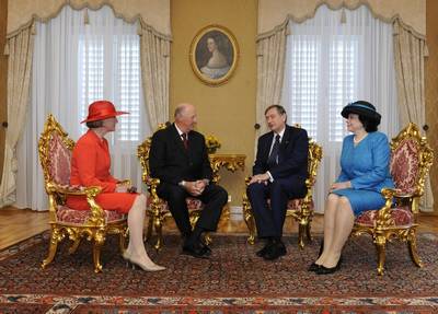 The Slovenian President, Dr Danilo Türk, and his spouse, Barbara Miklič Türk, received Their Majesties King Harald V and Queen Sonja of Norway (photo: Nebojša Tejić/STA)