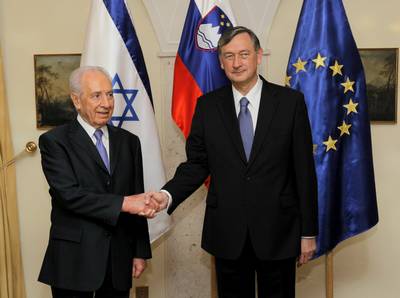 President of the Republic of Slovenia Dr Danilo Türk receiving President of the State of Israel Shimon Peres (photo: Daniel Novakovič/STA)