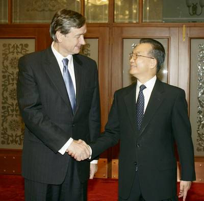 The President of the Republic of Slovenia, Dr Danilo Türk, meets the Prime Minister of the People’s Republic of China, Mr Wen Jiabao (FA BOBO)
