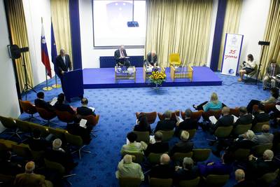 President of the Republic of Slovenia, Dr Danilo Türk, delivers a lecture entitled “Slovenia and the World”, organised by the Club of Former Slovenian Ambassadors, in cooperation with the International Center for Promotion of Enterprises (photo: Stanko Gruden/STA)