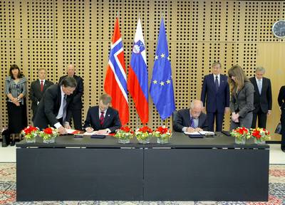 The President of the Republic of Slovenia, Dr Danilo Türk, and His Majesty King Harald V of Norway attended the signing of bilateral agreements between Slovenia and Norway (photo: Daniel Novakovič/STA)