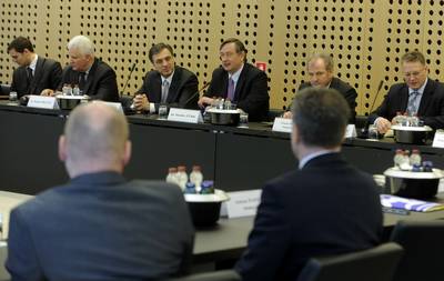 Meeting between the Slovenian President, Dr Danilo Türk, the Montenegrin President, Filip Vujanović, and representatives of Slovenian companies (FA BOBO)