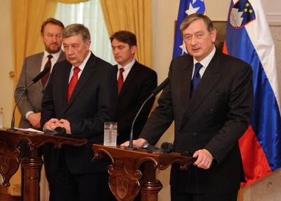 Slovenian President Danilo Türk receives the Chairman of the Presidency of Bosnia and Herzegovina, Nebojša Radmanović, and members of the Presidency of Bosnia and Herzegovina, Željko Komšić and Bakir Izetbegović (photo: Nebojša Tejić/STA)
