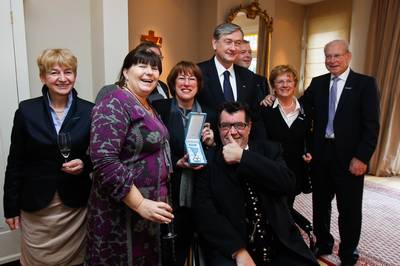 The President of the Republic of Slovenia, Danilo Türk, decorated a group of Dutch people of Slovenian descent, members of the Committee for the Recognition of the Republic of Slovenia, with the Order for Merits (photo: Stanko Gruden/STA) 