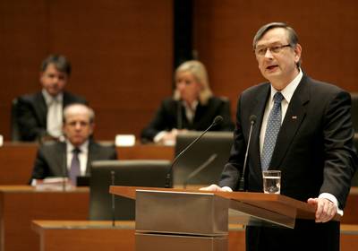 The President of the Republic, Dr Danilo Türk, addresses the deputies in the National Assembly of the Republic of Slovenia and citizens on the subject of the impeachment proposal (photo: Tina Kosec/STA)