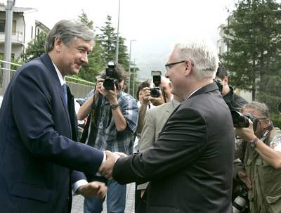 President of the Republic of Slovenia Dr Danilo Türk meets President of the Republic of Croatia Dr Ivo Josipović (photo: Tina Kosec/STA)
