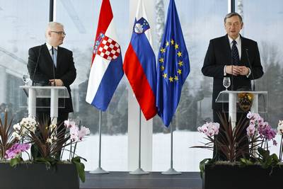 The President of the Republic of Slovenia, Dr Danilo Türk, receives the President of the Republic of Croatia, Dr Ivo Josipović (photo: Stanko Gruden/STA)