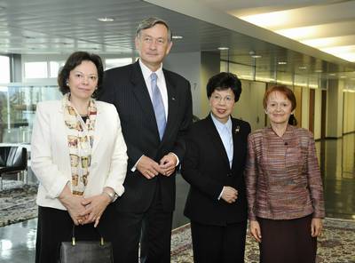 President Türk and his wife, Barbara Miklič Türk, meet the Director-General of the World Health Organisation, Dr Margaret Chan, and WHO employee Jelka Zupan (FA BOBO)