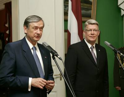 The President of the Republic of Slovenia, Dr Danilo Türk, was received by the President of the Republic of Latvia, Valdis Zatlers (Photo Tina Kosec/STA)