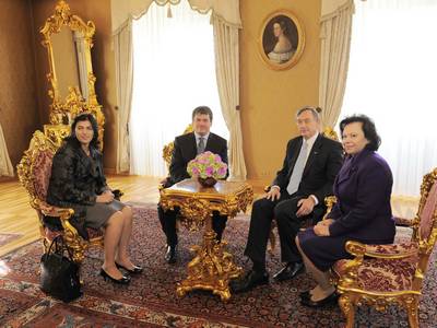 President Türk and his wife, Barbara Miklič Türk, meet the President of the Republic of Albania, Dr  Bamir Topi, and his wife Teuta Topi (FA BOBO)