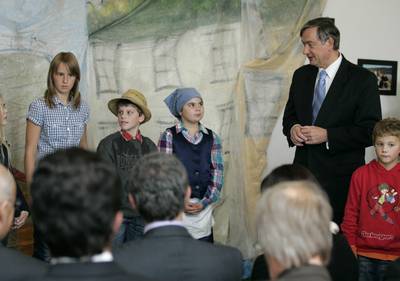 The Slovenian President, Dr Danilo Türk, visits the bilingual primary school Vincenzo e Diego de Castro in Piran (photo: Tina Kosec/STA)