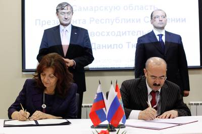President of the Republic of Slovenia Dr Danilo Türk and Samara Region Governor Vladimir Artjakov attend the signing of Memorandums of Cooperation between Slovenia and Russia (photo: Stanko Gruden/STA)