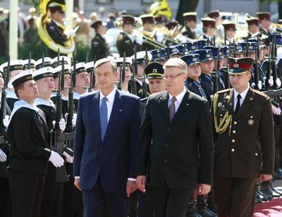 The President of the Republic of Slovenia, Dr Danilo Türk, was received by the President of the Republic of Latvia, Valdis Zatlers (Photo Tina Kosec/STA)
