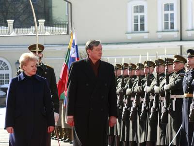 Lithuanian President Dr Dalia Grybauskaitė receives President Danilo Türk of Slovenia (photo: Tina Kosec/STA)