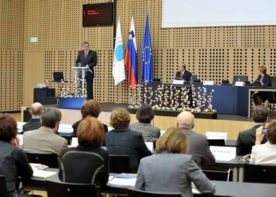President Dr Danilo Türk attended a round table on the measurement and application of data on social progress and welfare (photo: Tamino Petelinšek/STA)