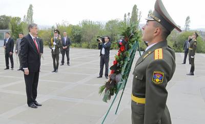 President of the Republic of Slovenia Dr Danilo Türk laid a wreath at the memorial to the victims of Armenian genocide (photo: Daniel Novakovič/STA)