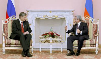 President of the Republic of Slovenia Dr Danilo Türk was recieved by the President of the Republic of Armenia Serzh Sargsyan (photo: Daniel Novakovič/STA)