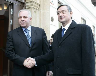 Slovenian President Danilo Türk meets Croatian Prime Minister Ivo Sanader (FA BOBO)