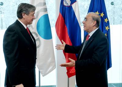 The President of the Republic of Slovenia, Dr Danilo Türk, meets with the Secretary-General of the Organisation for Economic Co-operation and Development (OECD), Angel Gurría (photo: Tamino Petelinšek/STA)