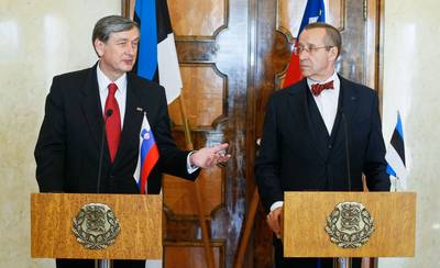 The President of the Republic of Slovenia, Dr Danilo Türk, is received by the President of the Republic of Estonia, Toomas Hendrik Ilves (photo: Stanko Gruden/STA)