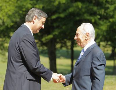 President of the Republic of Slovenia Dr Danilo Türk receiving President of the State of Israel Shimon Peres (photo: Daniel Novakovič/STA)