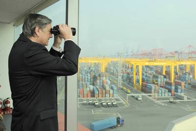 President Türk on a visit to the port of Busan (FA BOBO)