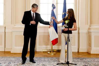 The President of the Republic, Dr Danilo Türk, receives representatives of the international organisation Ecologists Without Borders participating in the ‘Let's Clean Slovenia 2012’ campaign taking place within the ‘World Cleanup 2012’ initiative (photo: Stanko Gruden/STA)