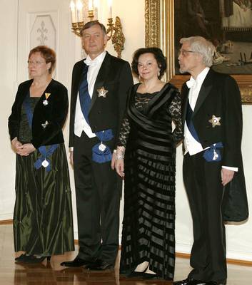 The Slovenian President, Dr Danilo Türk, and his wife, Barbara Miklič Türk, attend the gala dinner held in their honour, hosted by the Finnish President, Tarja Halonen, and her husband, Dr Pentti Arajärvi (photo: Tina Kosec/STA)