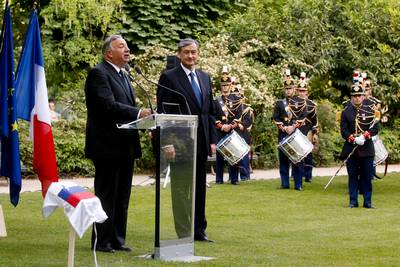 With a short ceremony in the Jardin du Luxembourg, a Paris park, President Türk and the Speaker of the French Senate Mr. Larcher symbolically consecrated a 20-year-old lime tree to the 20th Anniversary of the Republic of Slovenia's Independence and to Franco-Slovenian friendship (photo: Stanko Gruden/STA)