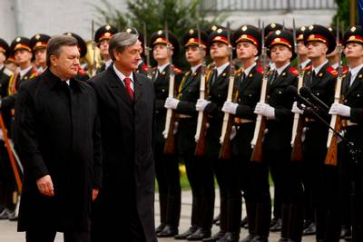 The President of the Republic of Slovenia, Dr Danilo Türk, is received by the President of Ukraine, Viktor Yanukovych (photo: Stanko Gruden/STA)