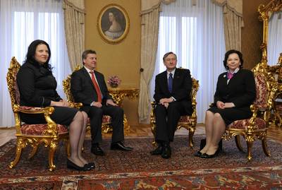 The President of the Republic of Slovenia, Dr Danilo Türk, and his wife, Barbara Miklič Türk, meet the President of the Republic of Macedonia, Dr Gjorge Ivanov, and his wife, Maja Ivanov (photo: Nebojša Tejić/STA)