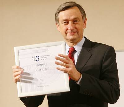 With the award "The Most Influential Lawyer of 2007" (FA BOBO)