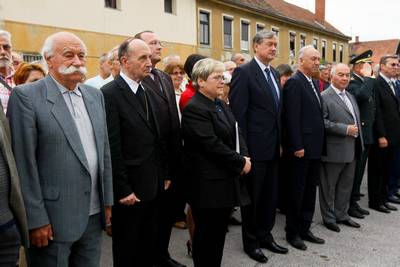 Predsednik republike dr. Danilo Türk se je udeležil spominske svečanosti in odkritja obeležja v spomin na žrtve v nemškem ujetniškem taboru Stalag XVIII D (306) v Melju (foto: Stanko Gruden/STA)