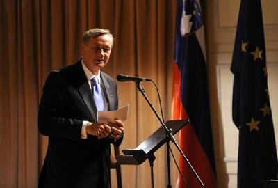 Predsednik republike dr. Danilo Türk se je udeležil literarno-glasbene prireditve z naslovom "metavečer", ki jo je v počastitev 140. obletnice Društva slovenskih pisateljev priredila pesnica Meta Kušar (foto: Nebojša Tejić/STA)