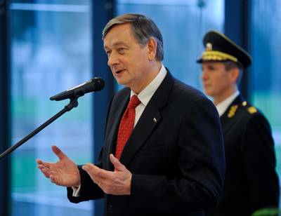 Predsednik republike dr. Danilo Türk je priredil sprejem za pripadnike obrambno-varnostnih sil, sil zaščite in reševanja ter predstavnike veteranskih in domoljubnih organizacij (foto: Nebojša Tejić/STA)