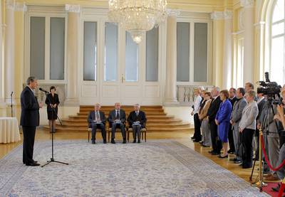 Predsednik republike dr. Danilo Türk je z Redom za zasluge odlikoval dr. Mihaela Glavana, Zdravka Likarja in Ernesta Ružiča (foto: Daniel Novakovič/STA)