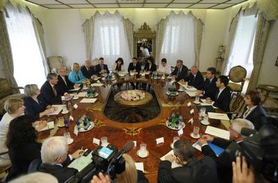 Plenarni pogovori med delegacijama Republike Slovenije in Republike Bolgarije pod vodstvom obeh predsednikov (foto: Nebojša Tejić/STA)