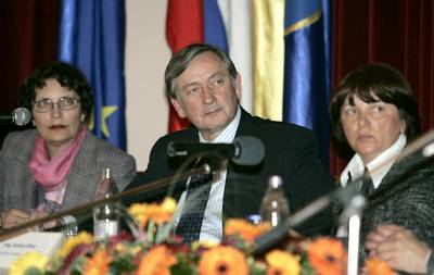Predsednik dr. Danilo Türk se je udeležil 1. konference Onesnaženost okolja in naravni viri kot omejitveni dejavnik razvoja v Sloveniji – modelni pristop za degradirana območja (foto: Tina Kosec/STA)