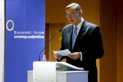 Predsednik republike dr. Danilo Türk se je ob mednarodnem letu zadrug udeležil mednarodne konference "SlovenijaCoop2012: Zadružništvo – vektor sprememb v Evropi" (foto: Stanko Gruden/STA)