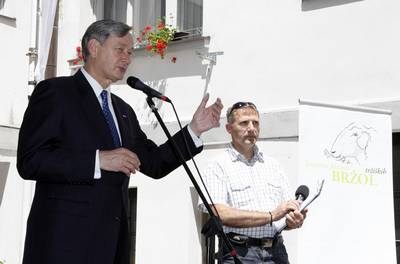 Predsednik republike dr. Danilo Türk in soproga Barbara Miklič Türk sta se udeležila 4. Svetovnega festivala tržiških bržol (foto: Tina Kosec/STA)