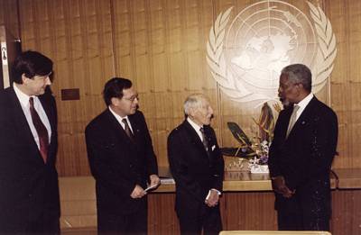 Predsednik dr. Danilo Türk se je leta 1997 v New Yorku kot veleposlanik pri OZN udeležil srečanja Leona Štuklja s takratnim generalnim sekretarjem OZN Kofijem Ananom