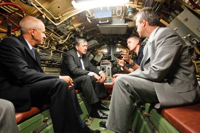 Predsednik republike dr. Danilo Türk si je ogledal jugoslovansko podmornico P-913 (Zeta) razreda Una, ki jo je Republika Slovenija prejela kot donacijo Republike Črne gore (foto: Stanko Gruden/STA)