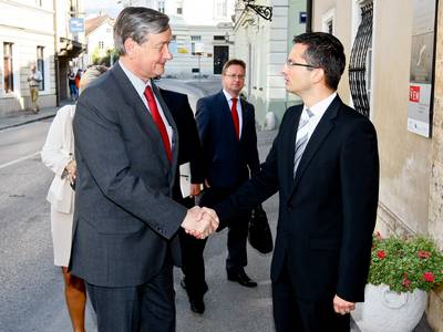 Predsednik republike dr. Danilo Türk je obiskal občino Kamnik, kjer se je srečal z županom Marjanom Šarcem (foto: Stanko Gruden/STA)