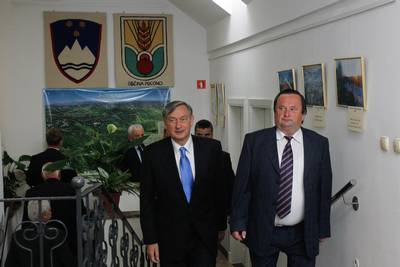 Predsednik republike dr. Danilo Türk se je srečal z županom Ludvikom Novakom in predstavniki Občine Puconci, ki so mu predstavili delovanje in projekte občine (foto: Stanko Gruden/STA)