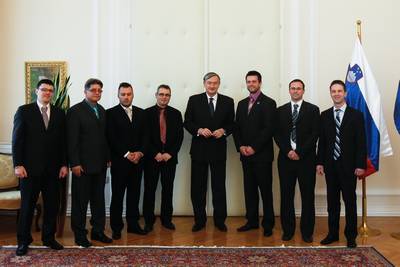 Predsednik republike dr. Danilo Türk je sprejel motoriste reševalce nujne medicinske pomoči, slovenske udeležence 2. mednarodne konference reševalcev motoristov v Mariboru (foto: Stanko Gruden/STA)