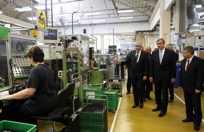 Predsednik republike dr. Danilo Türk je odprl novo proizvodno halo družbe Iskra Avtoelektrika Avto deli Bovec (foto: Tina Kosec/STA)