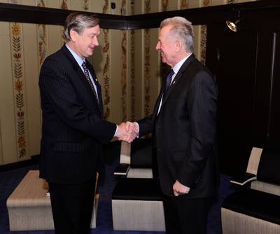 Predsednik Republike Slovenije dr. Danilo Türk je imel bilateralno srečanje s predsednikom Madžarske dr. Pálom Schmittom (foto: Nebojša Tejić/STA)
