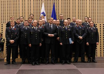 Predsednik republike dr. Danilo Türk je z Redom za zasluge odlikoval Gasilsko zvezo Slovenije (foto: Nebojša Tejić/STA)