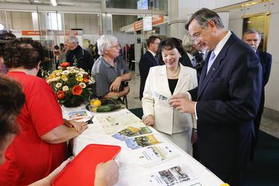 Predsednik republike dr. Danilo Türk in soproga Barbara Miklič Türk sta obiskala 12. festival za tretje življenjsko obdobje, kjer sta si ogledala sejemsko razstavo ter se srečala z organizatorji in udeleženci festivala (foto: Stanko Gruden/STA)